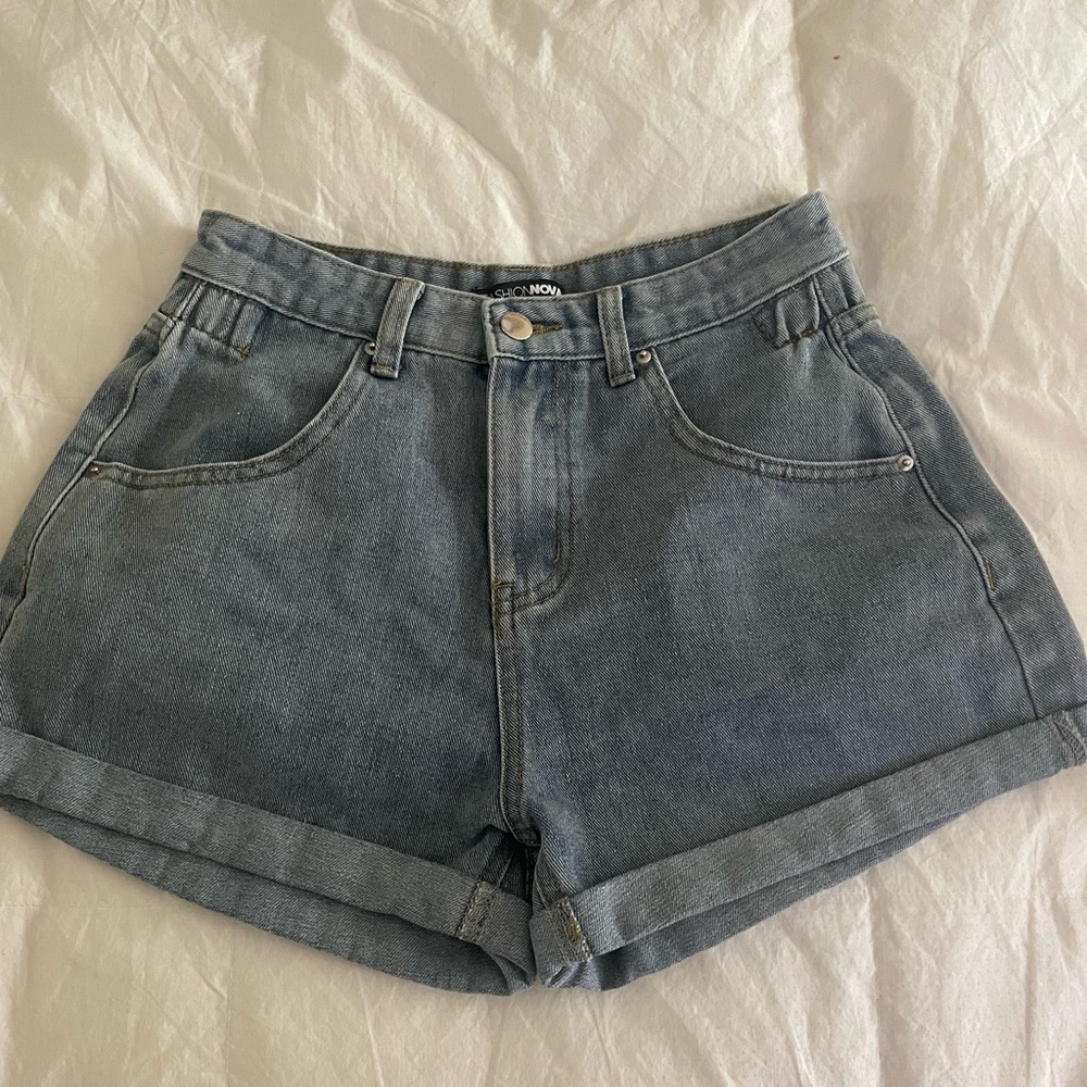 Fashion nova high waisted shorts